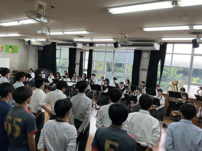 https://www.osaka-c.ed.jp/blog/takatsukikita/wind_music/IMG_2090.jpg