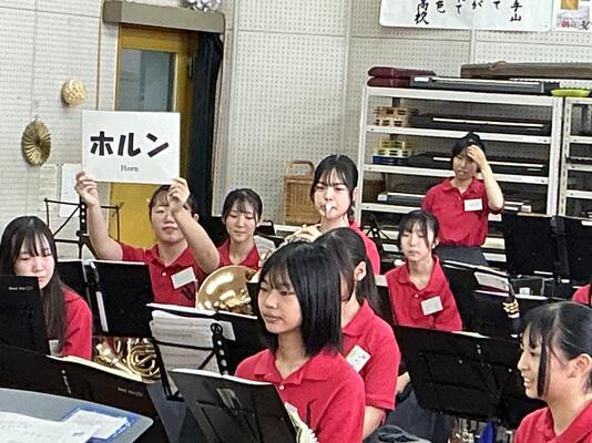 https://www.osaka-c.ed.jp/blog/takatsukikita/wind_music/IMG_2277.jpg