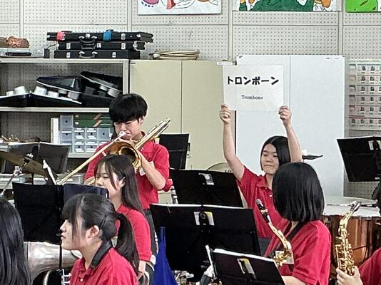 https://www.osaka-c.ed.jp/blog/takatsukikita/wind_music/IMG_2281.jpg