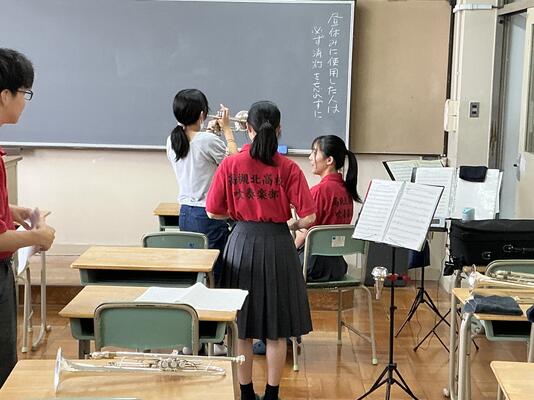 https://www.osaka-c.ed.jp/blog/takatsukikita/wind_music/IMG_2283.jpg