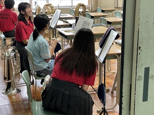 https://www.osaka-c.ed.jp/blog/takatsukikita/wind_music/IMG_2286.jpg