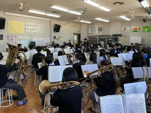 https://www.osaka-c.ed.jp/blog/takatsukikita/wind_music/IMG_2388.jpg