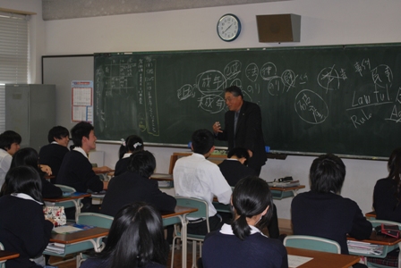 11.10.06弁護士出張授業.JPG