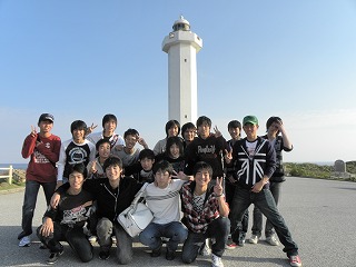 東平安名崎の灯台で.jpg