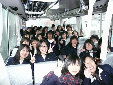 バス車内にて