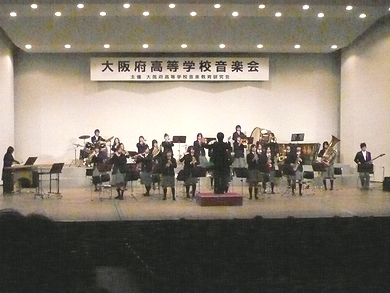 全員起立しての演奏