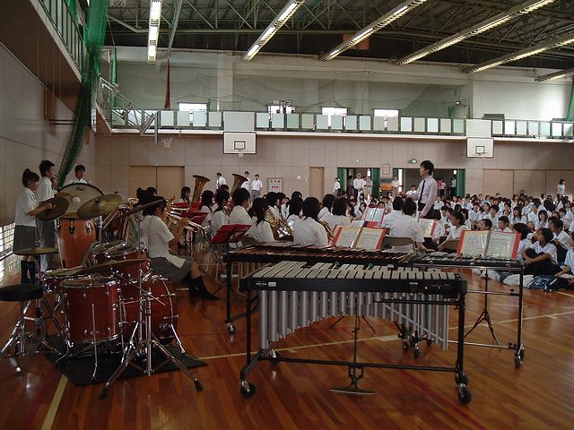 体育館での演奏風景