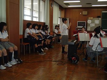 音楽室での練習の見学
