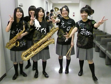 5人でピース