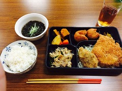 1ڂ̖邲͂