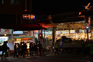 台湾の夜市の風景