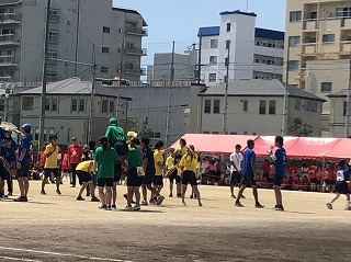 騎馬戦の様子
