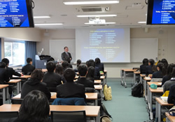  Kyoto University Special  Lecture “Global-Scale Radical Changes Internet Use Can Potentially Bring to  Education