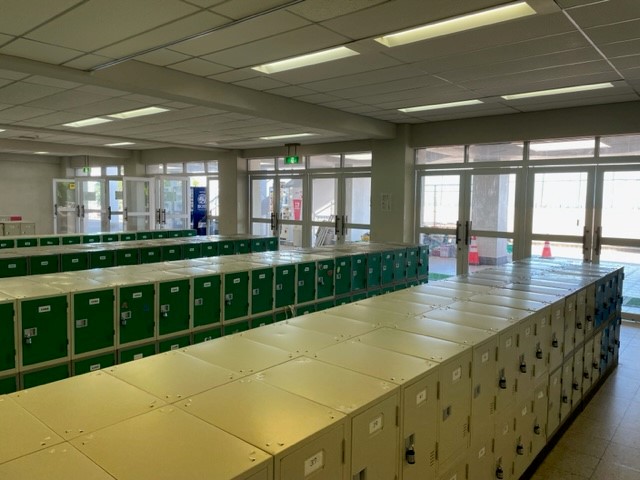 下足室のドア2