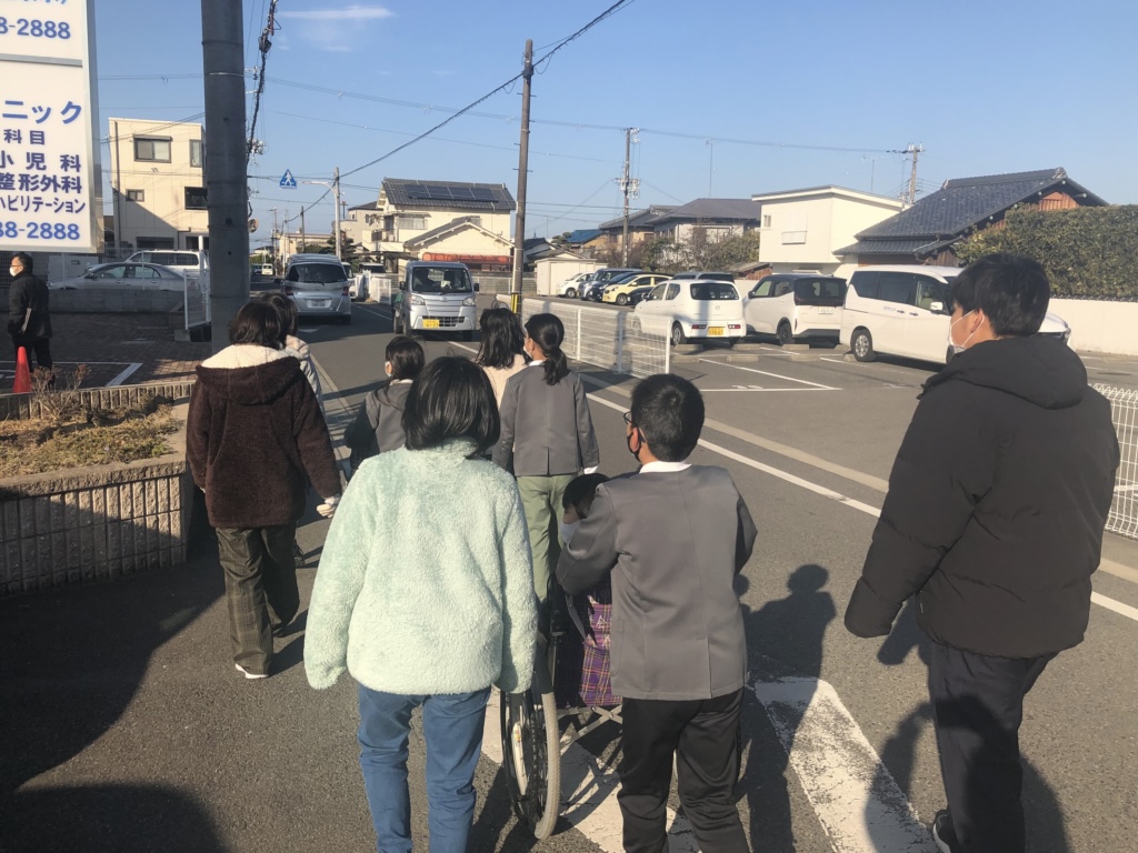 車いす体験のサポート③