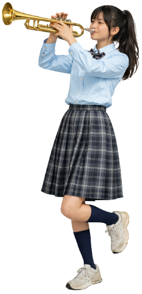 トランペットを吹く生徒
