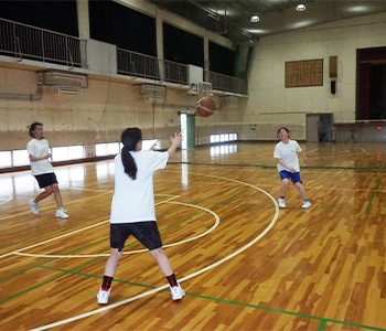 女子バスケットボール部の活動写真