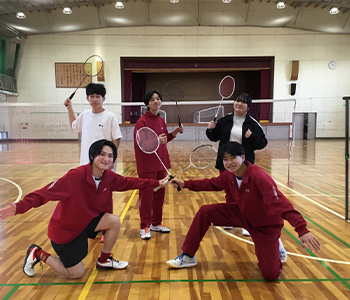 バドミントン部の活動写真