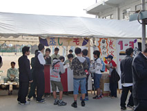 数多くの模擬店があります