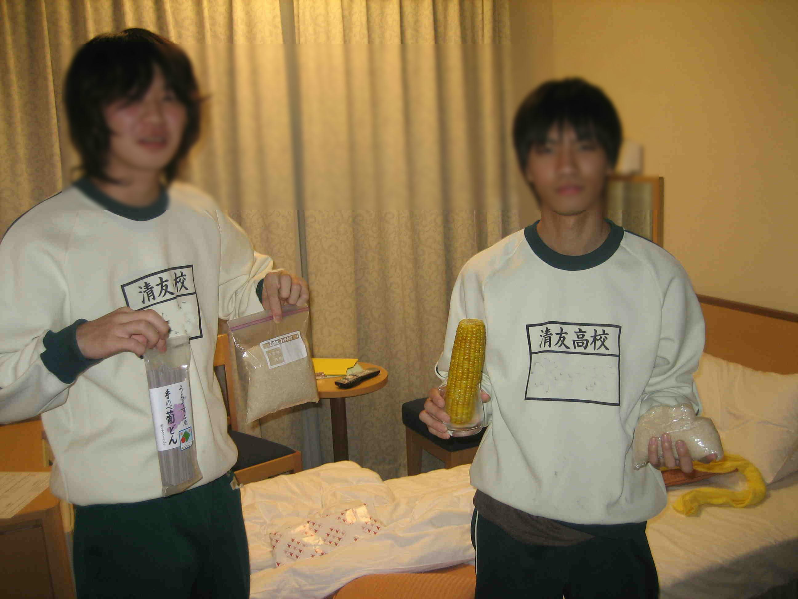 t@[rWbg