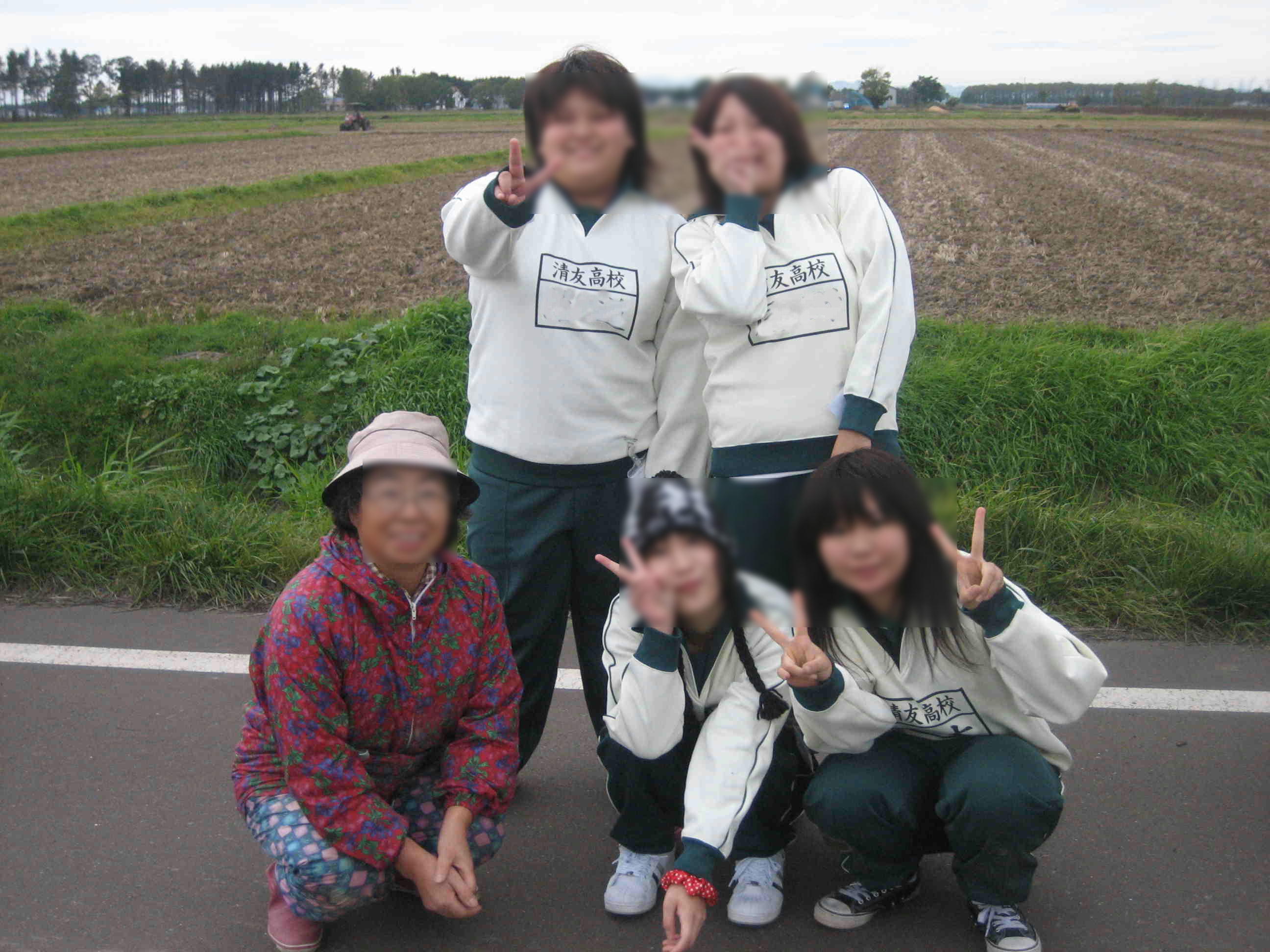 t@[rWbg