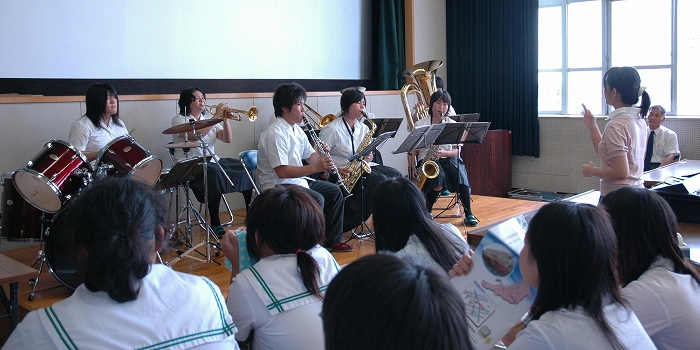 中学生体験入学での演奏