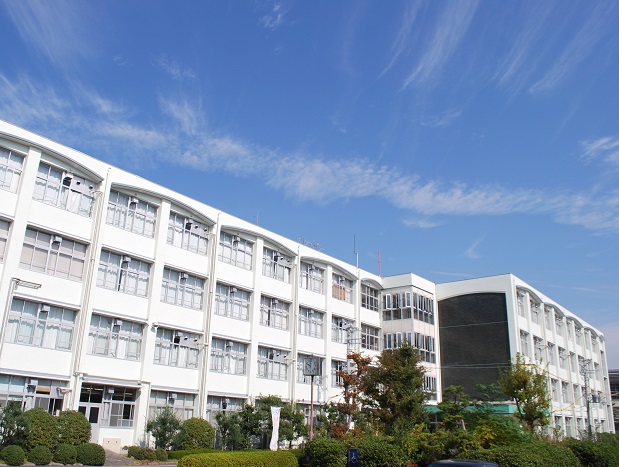 大阪府立信太高等学校外観写真