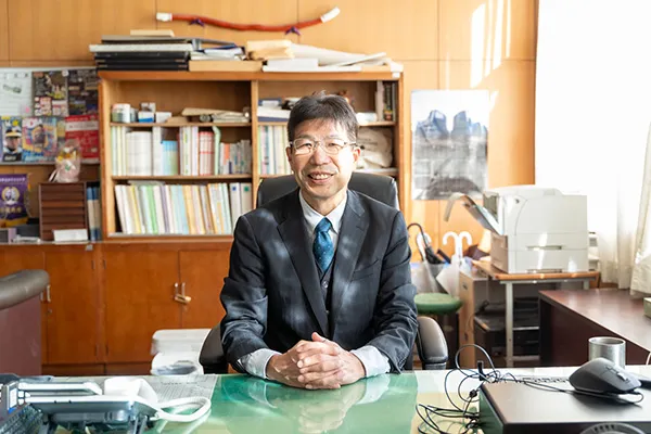 学校長　山田達也