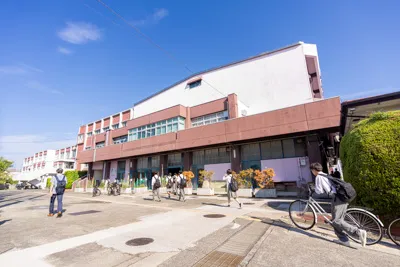 玄関・体育館